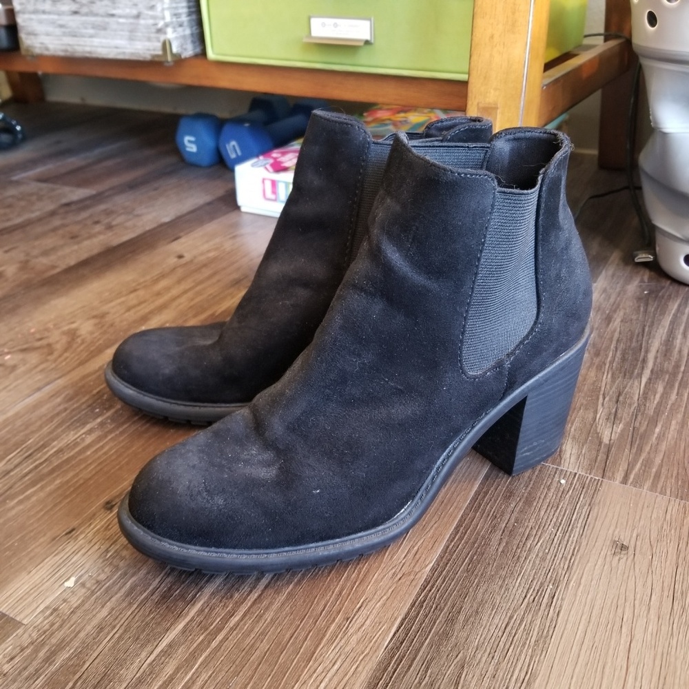 Black microsuede heeled booties